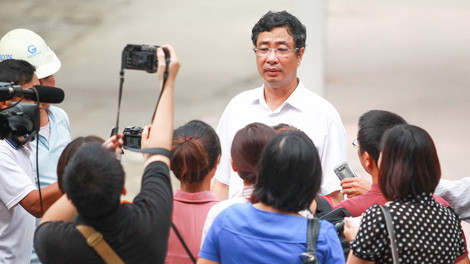 Ông Nguyễn Văn Yên - Phó giám đốc Sở Y tế Hà Nội trả lời phỏng vấn báo chí.