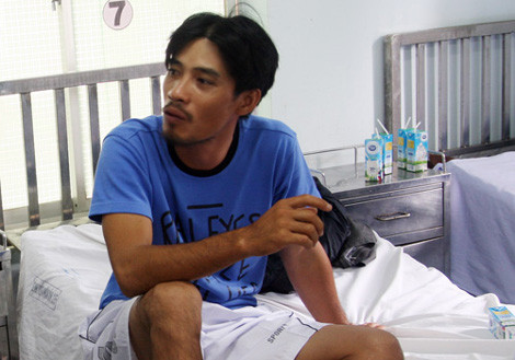 Anh Đặng Hồng Phương nhớ lại phút giây người "đồng đội" quả cảm trao áo phao cho một phụ nữ đang đuối sức giữa dòng nước.