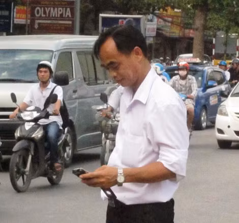 Người tự xưng là Thượng tá Công an và có hành vi rút thẻ ngành dọa dẫm người dân.