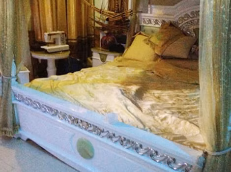 Chiếc giường bằng gỗ sưa giá gần nửa tỷ đồng của "trùm ma tuý".