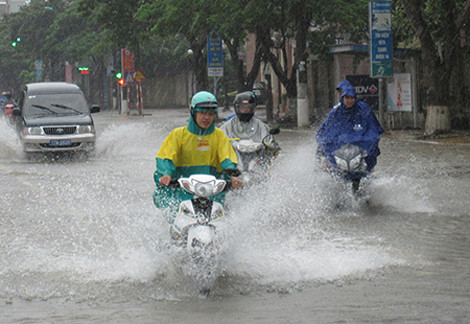Mưa lớn gây ngập một số tuyến đường lớn ở TP.Thái Bình. Ảnh: Báo Thái Bình