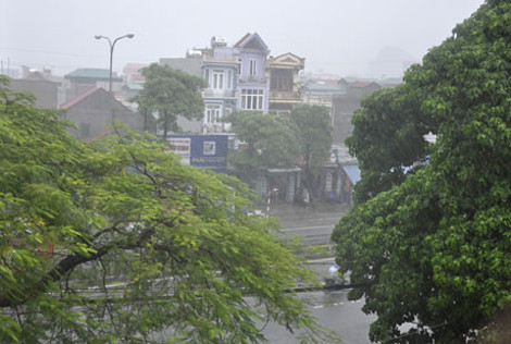 Bão số 6 đã gây mưa tại TP Hạ Long. Ảnh: Báo Quảng Ninh