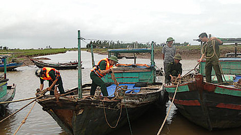 Tàu thuyền và ngư dân ở Nam Định đã về nơi tránh trú an toàn. Ảnh: Báo Nam Định