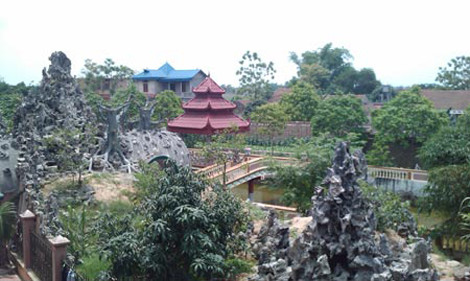 Toàn cảnh khuôn viên rộng khoảng 7.000m2 giống một cung điện với thiết kế nửa cổ nửa kim.