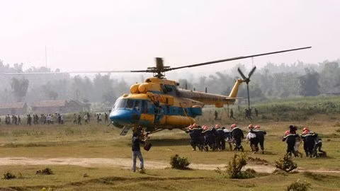 Trực thăng tham gia diễn tập chống bạo loạn, khủng bố ở Điện Biên ngày 20/10/2012. Ảnh: TTXVN