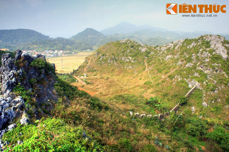 Có giả thuyết cho rằng tòa thành này còn có vai trò như một "đấu đong quân". Quân lính được đưa về đây, cứ đầy lòng "đấu" thì sẽ biết số quân là bao nhiêu.