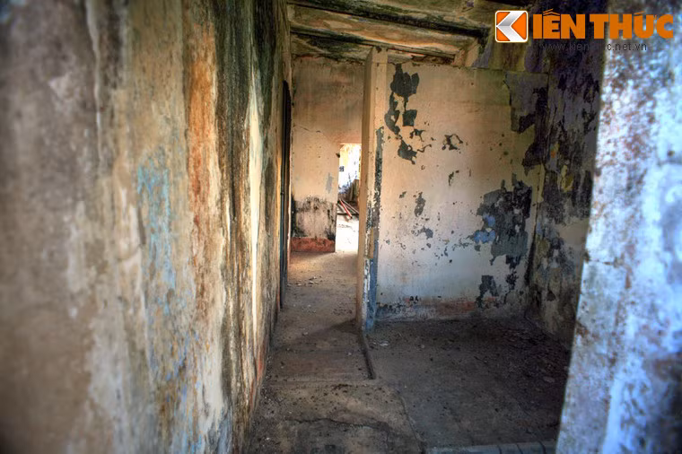 Tuy vậy, do sự tàn phá của thời gian và thiếu sự tu bổ nên tòa tành 200 tuổi này đang nằm trong tình trạng hoang phế và xuống cấp, cũng như nhiều di tích lịch sử khác ở Huế.