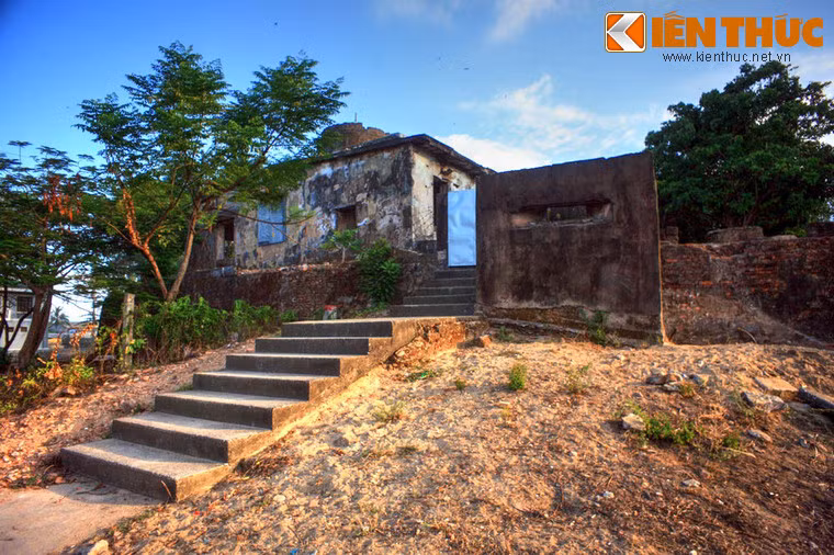 Mặc dù thua trận, nhưng lòng quả cảm của quân dân nước Việt đã làm quân Pháp cảm phục. Destelan, một sĩ quan chỉ huy chiến hạm Pháp sau khi chiếm thành đã ghi lại trong hồi ký: "Các pháo thủ đã chết trên các khẩu đại bác của họ, họ là những người dũng cảm. Họ nằm xuống và cát vùi họ vào lòng đất ở sau những khẩu đại bác làm cho họ trở nên tuyệt vời...".