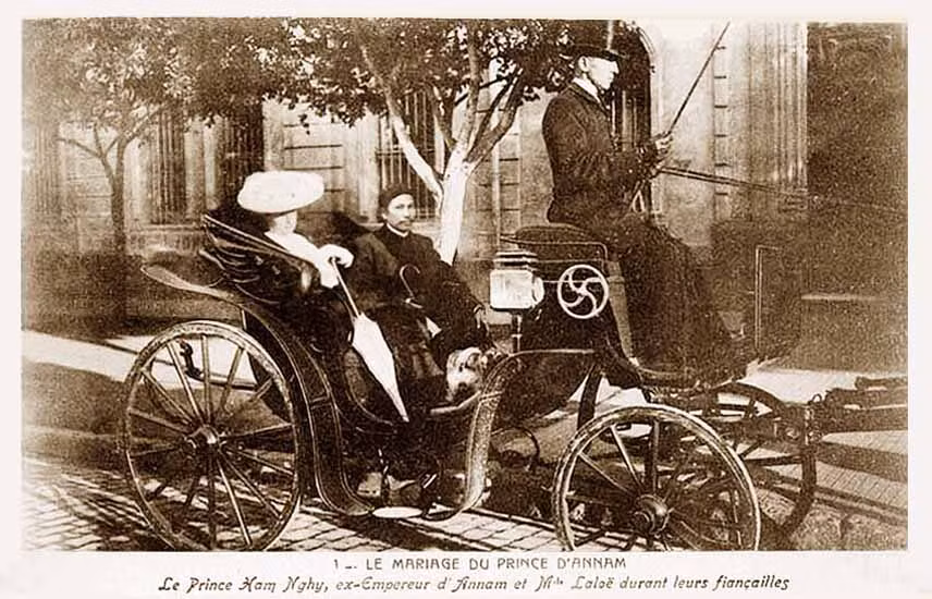 Cựu hoàng Hàm Nghi và cô Marcelle Laloesau khi kết hôn. Ông đã có ba người con với bà vợ Pháp của mình.