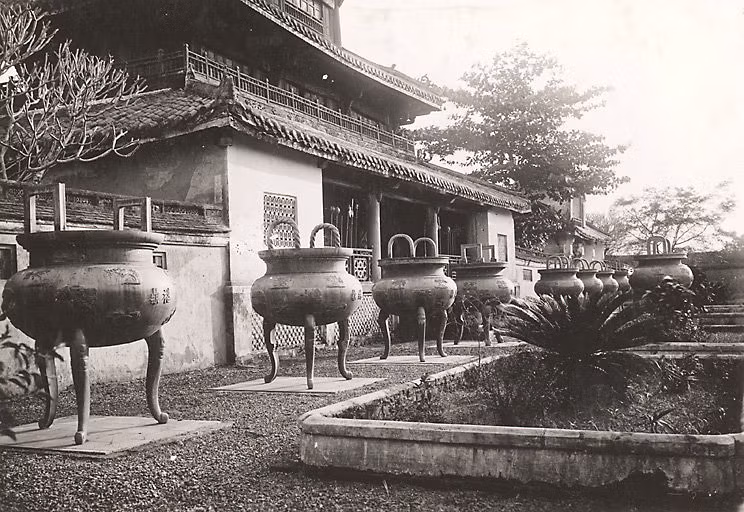 Cửu đỉnh ở Hoàng thành Huế.