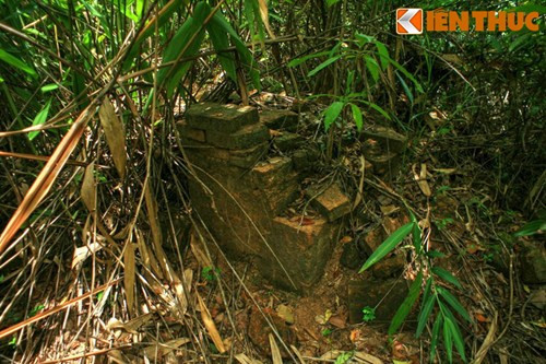 Những gì còn lại chỉ là phần nền móng, một số đoạn tường...