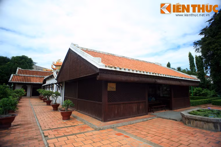 Ngôi trường này do các sĩ phu yêu nước ở Phan Thiết sáng lập vào năm 1907 để hưởng ứng phong trào Duy Tân do Phan Châu Trinh, Trần Quý Cáp và Huỳnh Thúc Kháng khởi xướng tại Trung Kỳ.