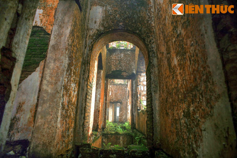 Chính vẻ đẹp hoang tàn đầy ám ảnh khiến tu viện Tả Phìn trở thành một điểm đến thu hút những du khách ưa khám phá không thể bỏ qua ở thiên đường du lịch Sa Pa.