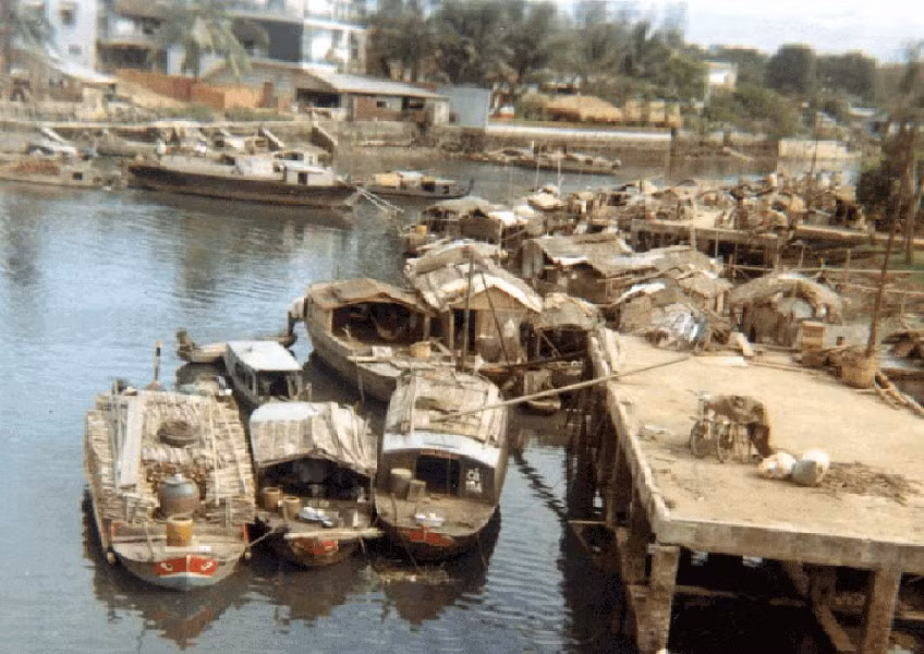 Thuyền bè trên kênh rạch ở Cần Thơ năm 1966.