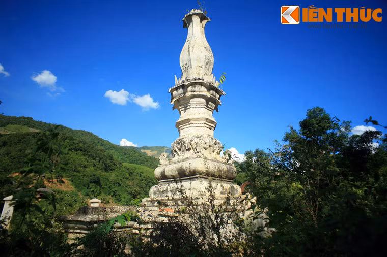 Dù không có một tư liệu lịch sử cụ thể nào khẳng định niên đại khởi dựng của tháp, nhưng kết quả của các nhà nghiên cứu cho thấy tháp được xây dựng vào khoảng thế kỷ 15-16, cùng niên đại với tháp Mường Luân.