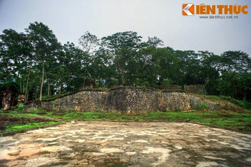 Hiện tại tỉnh Thái Nguyên đang có kế hoạch tôn tạo di tích Nhà tù Chợ Chu về đúng với nguyên trạng trong lịch sử. Ảnh: Sân tập dành cho binh lính.