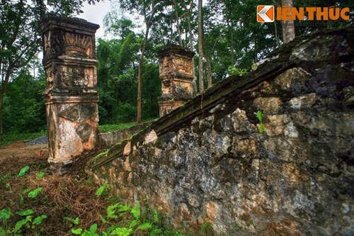 Các chiến sĩ cách mạng đã tổ chức nhiều cuộc đấu tranh buộc bọn cai ngục phải nhượng bộ, biến nhà tù thành trường học cách mạng, tuyên truyền, vận động binh lính và quần chúng. Ảnh: Cổng chính của nhà tù.