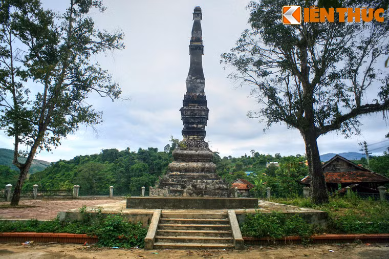 Sau khi chiến tranh kết thúc, những cư dân này đã ở lại Đại Việt. Để khắc ghi nỗi nhớ quê hương bà con người Lào đã cùng nhau dồn công góp của xây nên tháp Mường Luân cùng sự giúp đỡ của những cư dân bản địa.