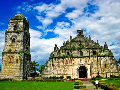 Nhà thờ Paoay, tên chính thức là nhà thờ Thánh Saint Augustine, nằm ở thành phố Paoay, tỉnh Ilocos Norte của Philippines.