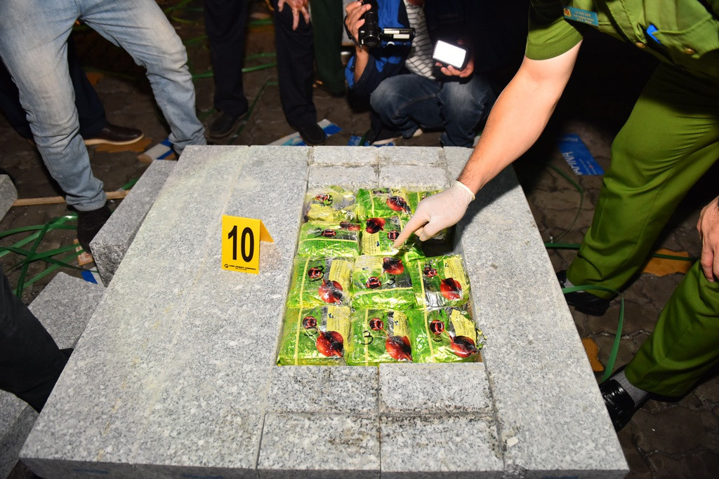 Mở rộng điều tra, C04 bắt khẩn cấp 5 nghi phạm (2 người Trung Quốc, 2 người Hàn Quốc và 1 người Việt Nam) để điều tra vai trò liên quan đến đường dây ma túy này.