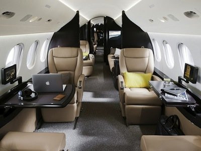 Chuyên cơ này một hệ thống giải trí, thông tin liên lạc vệ tinh và phòng cách âm.