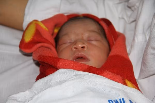 Bé Nguyễn Thị Thùy Dung là công dân thứ 90 triệu của Việt Nam, chào đời lúc 02h45 ngày 01/11/2013.