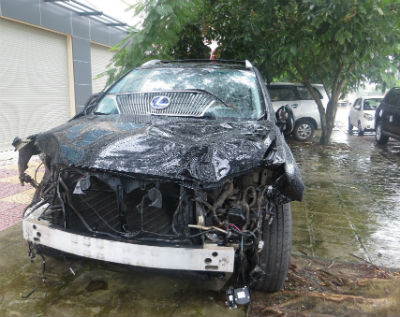 Ngày 8/8, vừa qua, xe sang Lexus 350 BKS 15A 00-009 do Đốc điên cầm lái, phóng như điên trên đường Phạm Văn Đồng, đoạn chạy qua địa phận khu phố 2, phường Hải Thành (Hải Phòng), đã tông vào 3 xe máy đi cùng chiều khiến 2 người chết, 2 người bị thương.