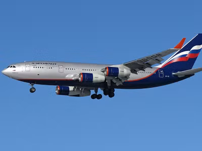 Ilyushin Il-96: đã được đại tu, thay đổi nhiều so với thiết kế ban đầu theo ý đồ của Tổng thống Nga. Riêng toilet trên máy bay "ngốn" 75.000 USD.