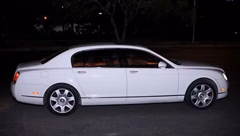 Qua xác minh, người đứng tên chủ sở hữu của chiếc xe này là ông Nguyễn Khắc D ở Hà Nội và đang bị nghi vấn dùng biển số giả.