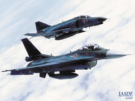 Mitsubishi F-2 có hình dáng rất giống mẫu F-16.