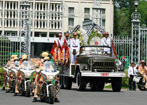 Xe vân tải quân sự Zil-131 trong lễ tang Thủ tướng Võ Văn Kiệt.