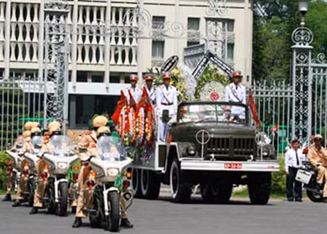 Xe vân tải quân sự Zil-131 trong lễ tang Thủ tướng Võ Văn Kiệt.