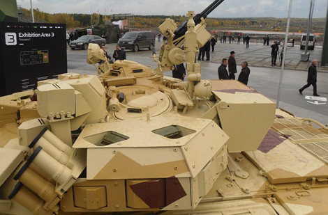 Các thành phần hệ thống Arena-E lắp quanh tháp pháo.