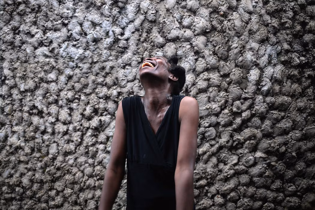 Sontay Massaley, 37 tuổi cười sảng khoái sau khi hồi phục và được ra viện, cô này đã trải qua 8 ngày hồi phục tại MSF.