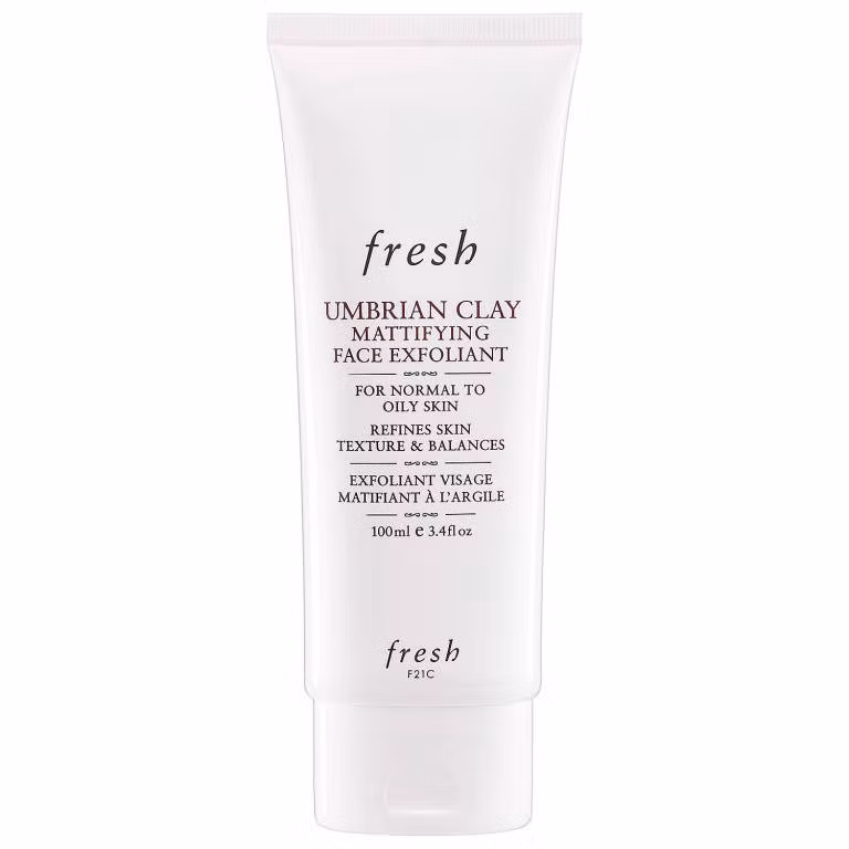 Nếu bạn có làn da nhạy cảm, hãy chọn loại kem tẩy da chết Fresh này, với các hạt jojoba giúp tẩy hết tế bào chết, trả lại cho da vẻ dịu mát.