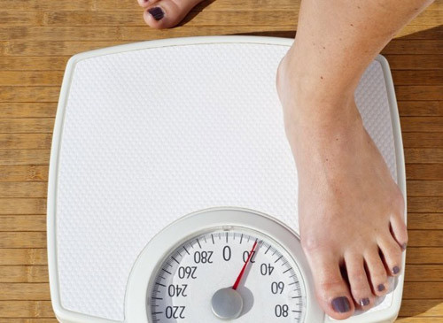  Giảm cân. Phương pháp này đã được người Thái Lan áp dụng rất hiệu quả vì sả có khả năng cắt giảm calo trong món ăn. Với họ, sả có tác dụng như ớt với khả năng đốt cháy mỡ thừa, làm thúc đẩy quá trình trao đổi chất và giúp máu lưu thông tốt hơn.