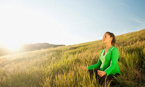 Yoga là một trong những cách vận động phù hợp với phụ nữ mang thai.