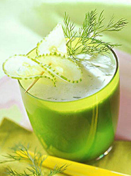 Bí đao. Bí đao có khả năng tiêu trừ nước thừa trong cơ thể, có khả năng khống chế đường chuyển hóa thành mỡ nên ngăn chặn được sự tích lũy mỡ trong cơ thể, chống tình trạng béo phì. Cách khác và trực tiếp hơn, bạn hãy ép nước bí đao để uống. Bí đao chứa nhiều nước nên đây cũng là cách làm đẹp, giảm béo giá rẻ. Chỉ với 500g nước ép bí đao mỗi ngày, bạn sẽ thấy hiệu quả giảm béo ngay trong vài ngày.