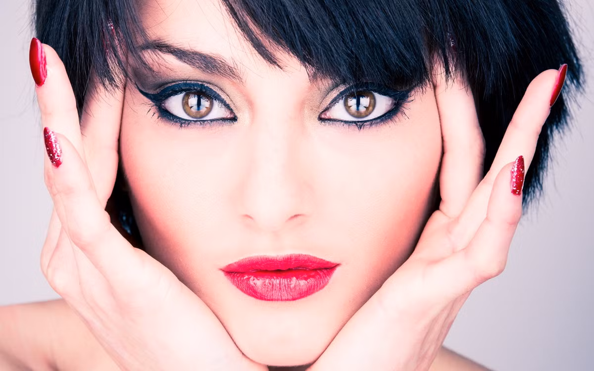 Nguy cơ mặt mất cân xứng. Với độ phức tạp cao cũng như tiềm tàng nhiều nguy cơ biến chứng như liệt dây thần kinh nhánh bờ hàm dưới (liệt cơ bám da vùng môi), tổn thương ống thần kinh răng dưới, nhiễm trùng và thường gặp nhất là mất cân xứng mặt.