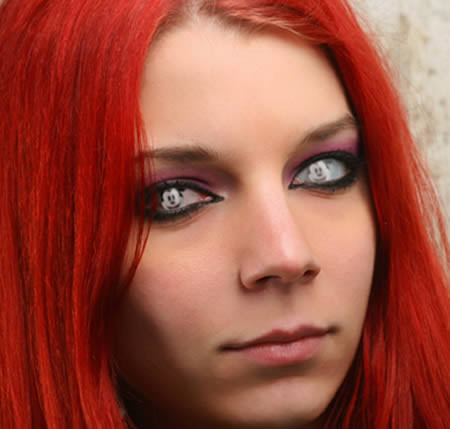 Hàng ngàn người có thể đang mạo hiểm do thị lực của mình do dùng kính áp tròng mới lạ hóa trang đêm Halloween.