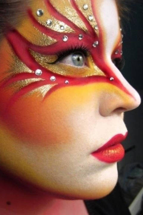 Nét quyến rũ bí ẩn của nàng tiên với mặt nạ hóa trang.