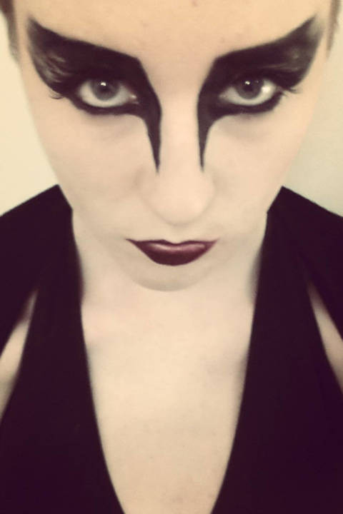 Phong cách thiên nga đen cá tính và thu hút.