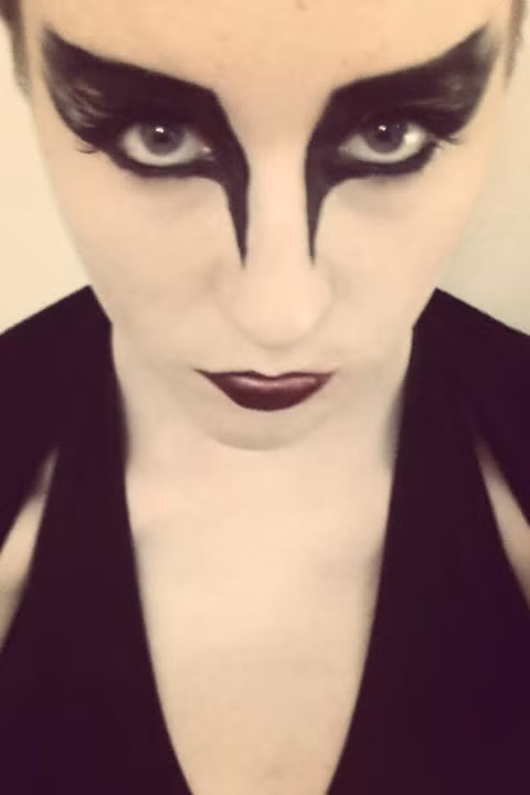 Phong cách thiên nga đen cá tính và thu hút.