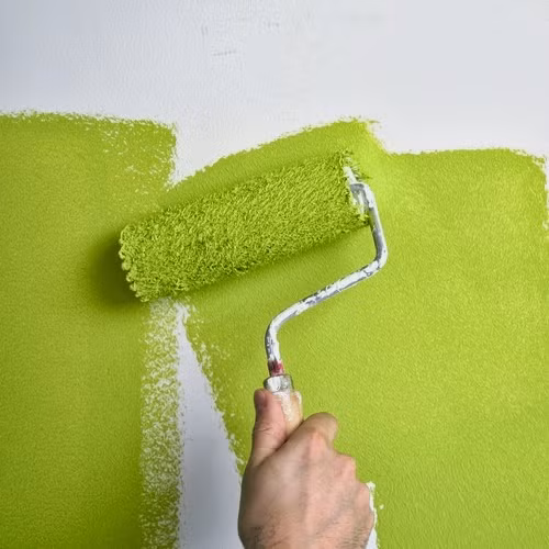 Đồ nội thất mới được sơn lại. Đồ nội thất mới được sơn lại có chứa một chất hóa học gọi là creosol. Hóa chất này nguy hiểm cho phụ nữ mang thai vì nó dễ dàng hấp thụ qua da của mẹ và gây hại cho bé trong bụng.