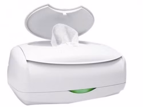 Khăn ướt trẻ em. Bạn có biết khăn ướt của trẻ em cũng có thể vệ sinh được chổi trang điểm? Bạn trải khăn ra tay rồi xoay tròn chiếc cọ, vừa xoay vừa vỗ nhẹ để bụi phấn rơi ra khăn tay. Nếu chiếc cọ mắt của bạn có cấu tạo dẹt thì bạn hãy xoay chổi dọc ngang thay vì xoay tròn.