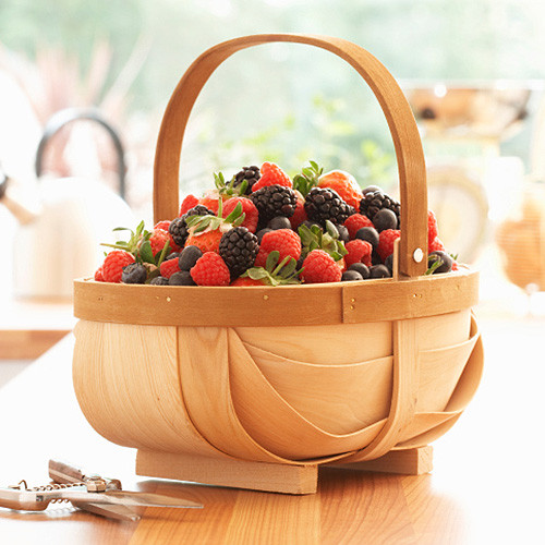 Hoa quả mọng. Đây cũng là một trong những thực phẩm giàu chất chống oxy hóa giúp cơ thể kháng viêm, ngăn ngừa bệnh tiểu đường, tác nhân gây tăng cân. Hơn nữa, ngoài hương vị thơm ngon, hoa quả này còn chứa ít calo không gây tăng cân.