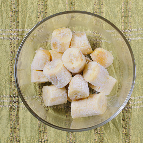 Chuối lạnh. Ngoài việc chứa nhiều chât xơ, chuối là thực phẩm phù hợp cho những ai muốn giảm cân mà háo ngọt. Kali có trong chuối sẽ ức chết natri, giảm đầy hơi và ức chế tích lũy chất béo.