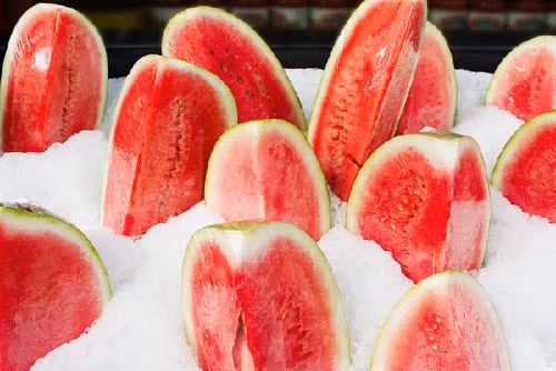 Lúc này nếu ăn uống các thực phẩm lạnh dễ gây ra tắc khí ở phổi, khiến các triệu chứng càng nặng thêm. Đồng thời, các chứng viêm ít nhiều cũng có quan hệ đến tì. Nếu ăn uống quá nhiều thực phẩm lạnh, cũng có thể gây tổn thương tì vị, khiến chức năng tì bị suy giảm.