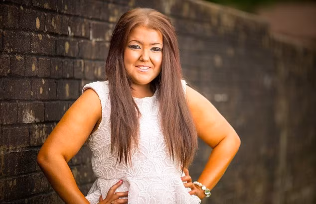 Mặc dù đã bị khuyến cáo là sử dụng giường tắm nắng nhiều lần có thể tăng cao nguy cơ ung thư, nhưng cô này vẫn ngoan cố với sở thích của bản thân.