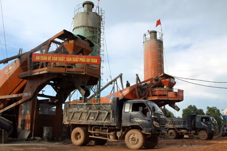 Máy trộn bê tông tham gia phục vụ Dự án nâng cấp sân bay Kép.